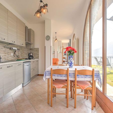 Wonderful Flat With Swimming Pool Lift And Garden Apartment Граведона Екстериор снимка