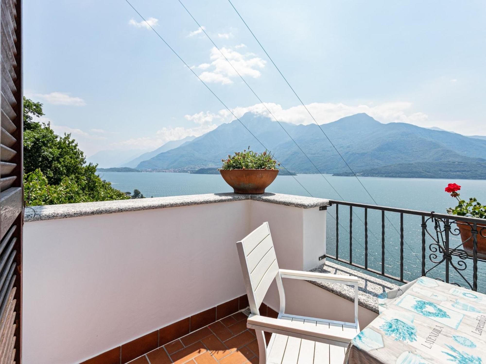 Wonderful Flat With Swimming Pool Lift And Garden Apartment Граведона Екстериор снимка